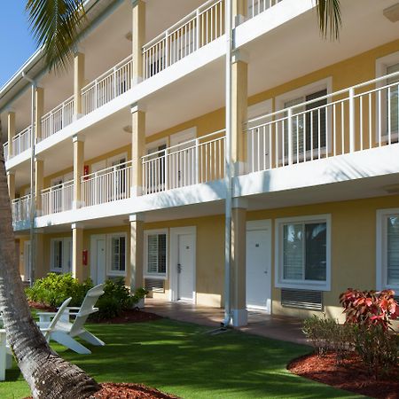 Sunshine Suites Resort West Bay Eksteriør billede