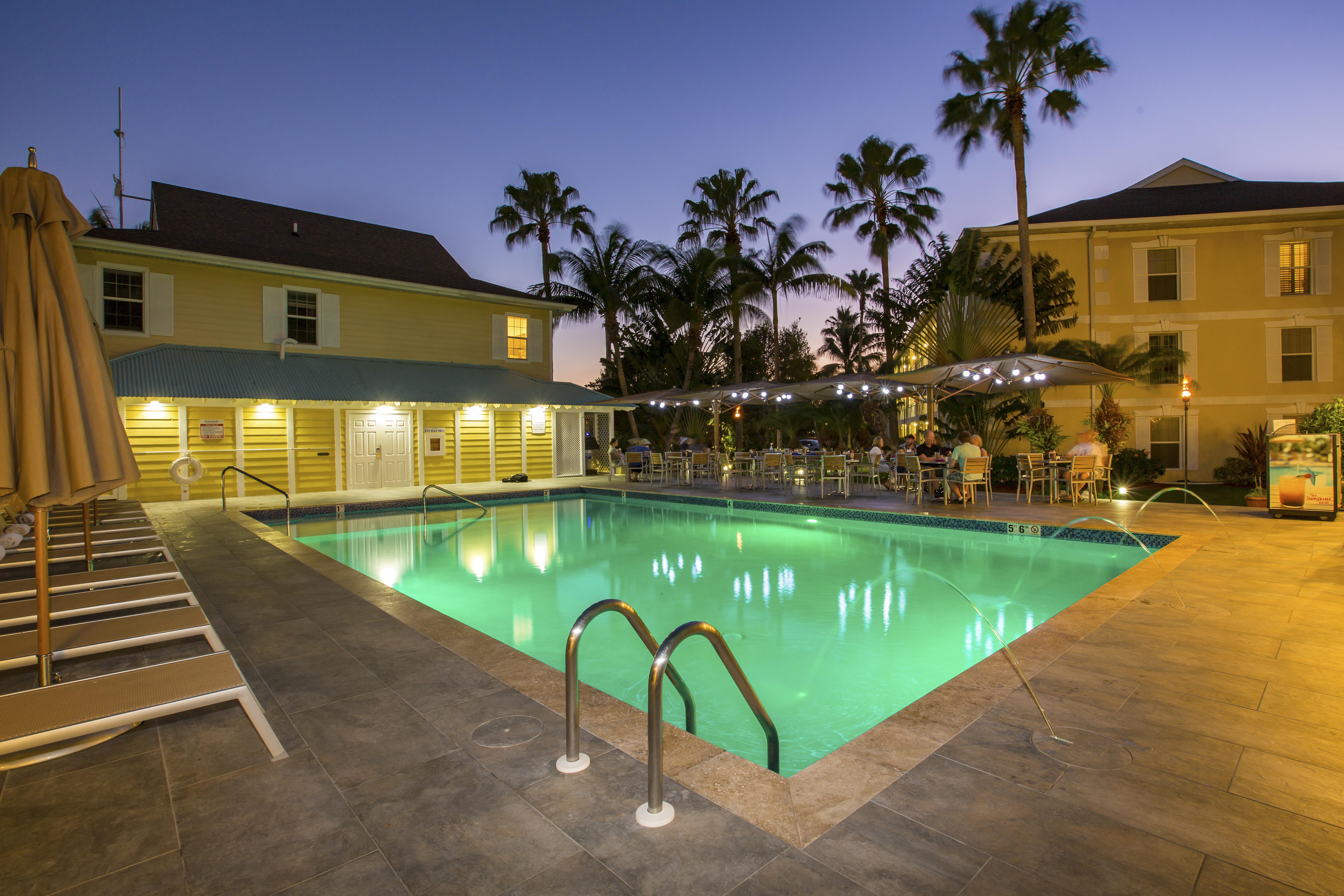 Sunshine Suites Resort West Bay Eksteriør billede