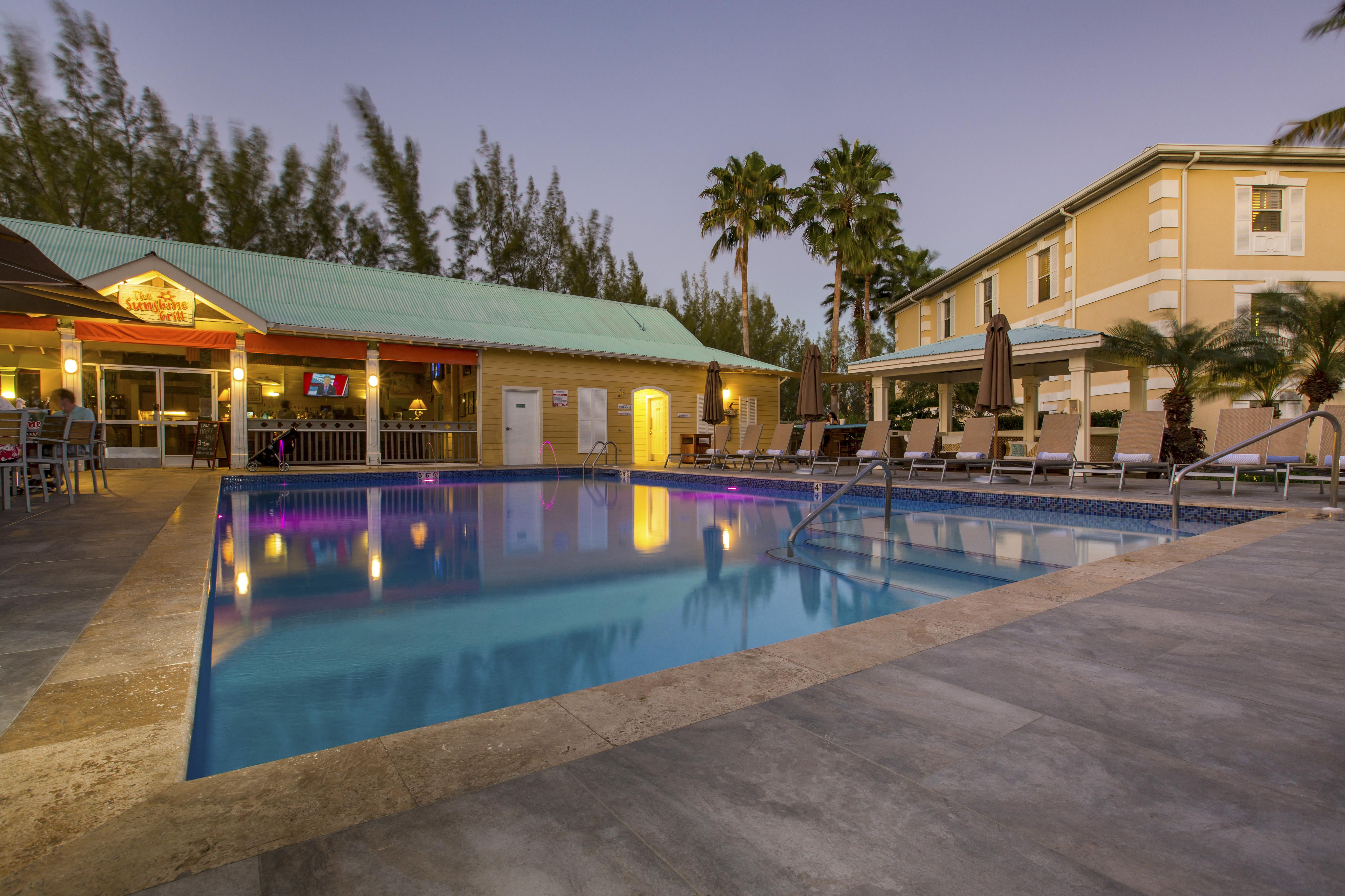 Sunshine Suites Resort West Bay Eksteriør billede