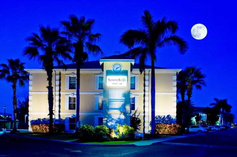 Sunshine Suites Resort West Bay Eksteriør billede