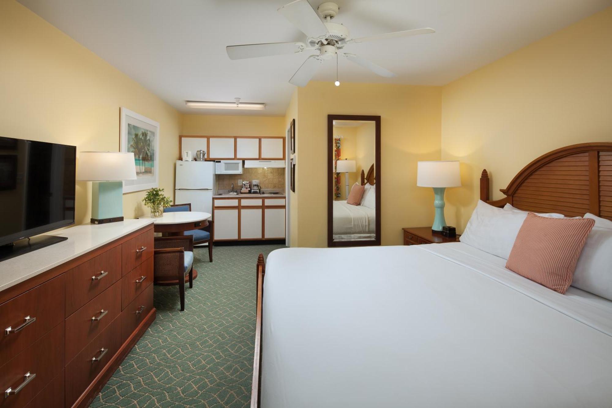 Sunshine Suites Resort West Bay Eksteriør billede