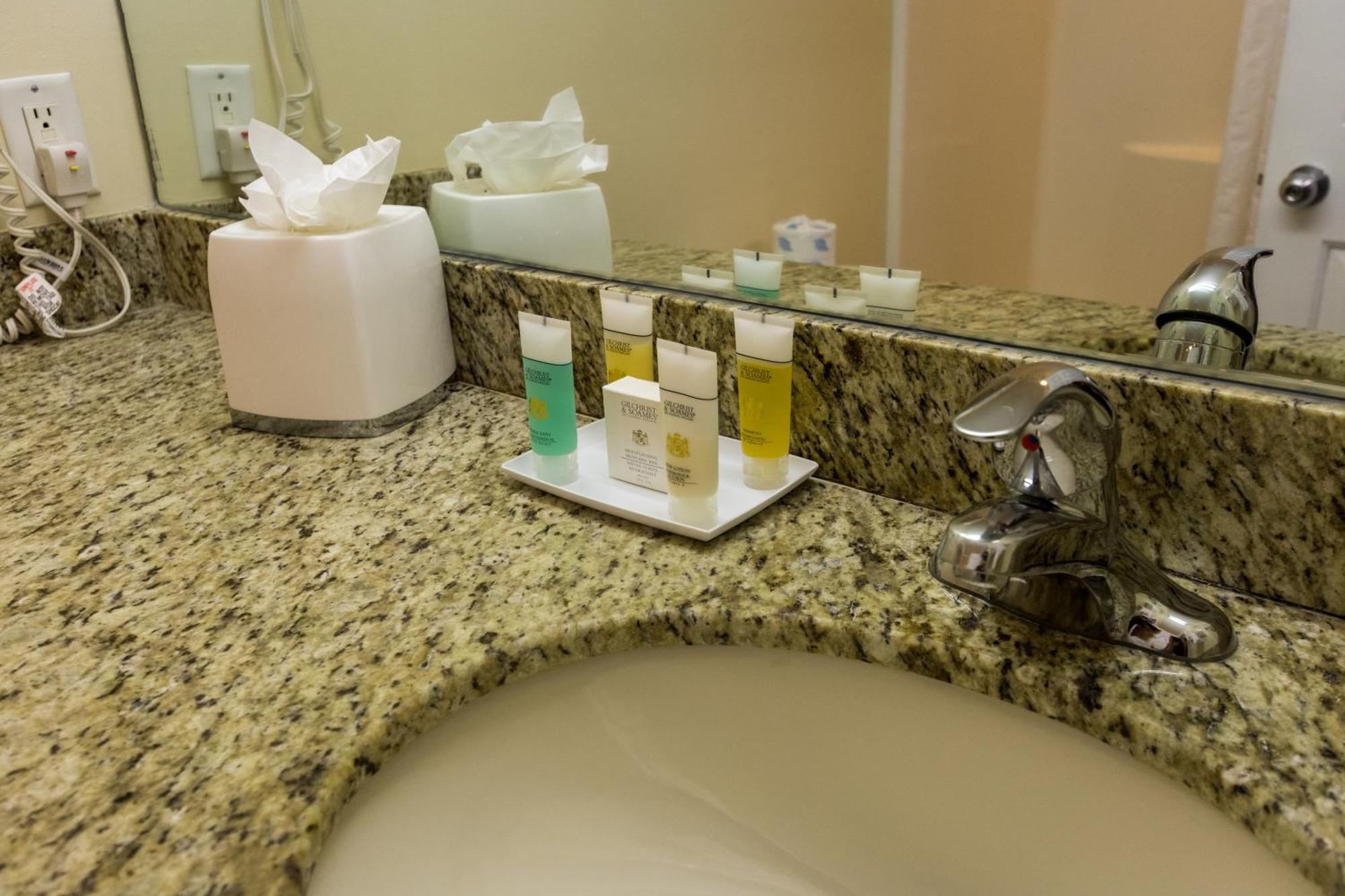 Sunshine Suites Resort West Bay Eksteriør billede