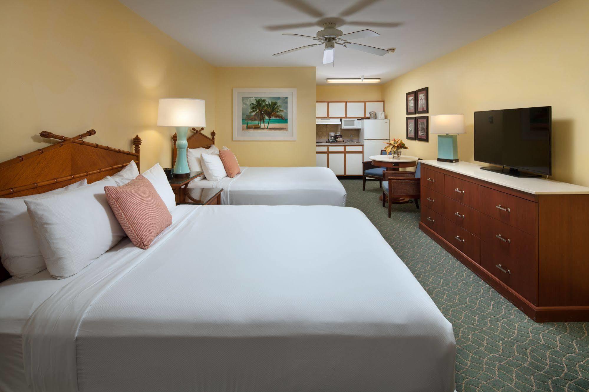 Sunshine Suites Resort West Bay Eksteriør billede