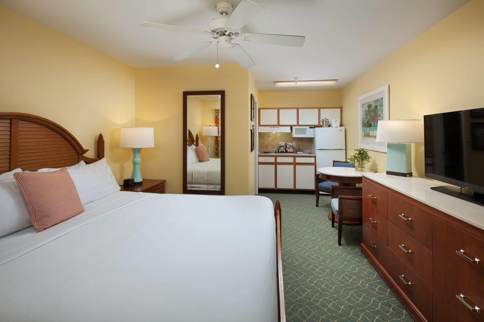 Sunshine Suites Resort West Bay Eksteriør billede